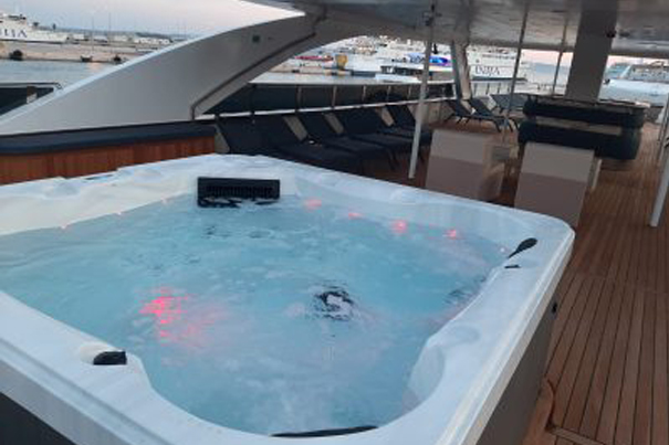 AURELIA-JACUZI-SUN-DECK-400x300